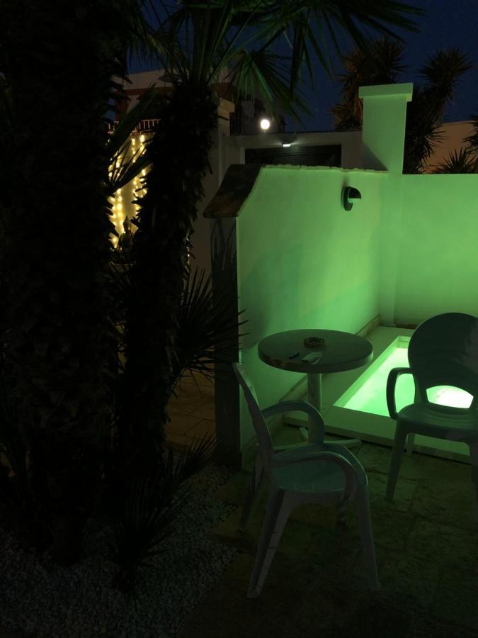 Le Due Pigne (Adults Only) Villa Taranto Bagian luar foto