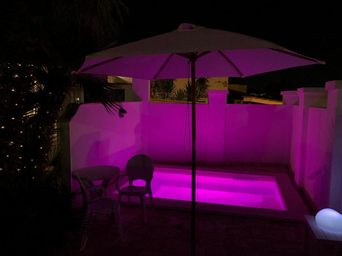 Le Due Pigne (Adults Only) Villa Taranto Bagian luar foto