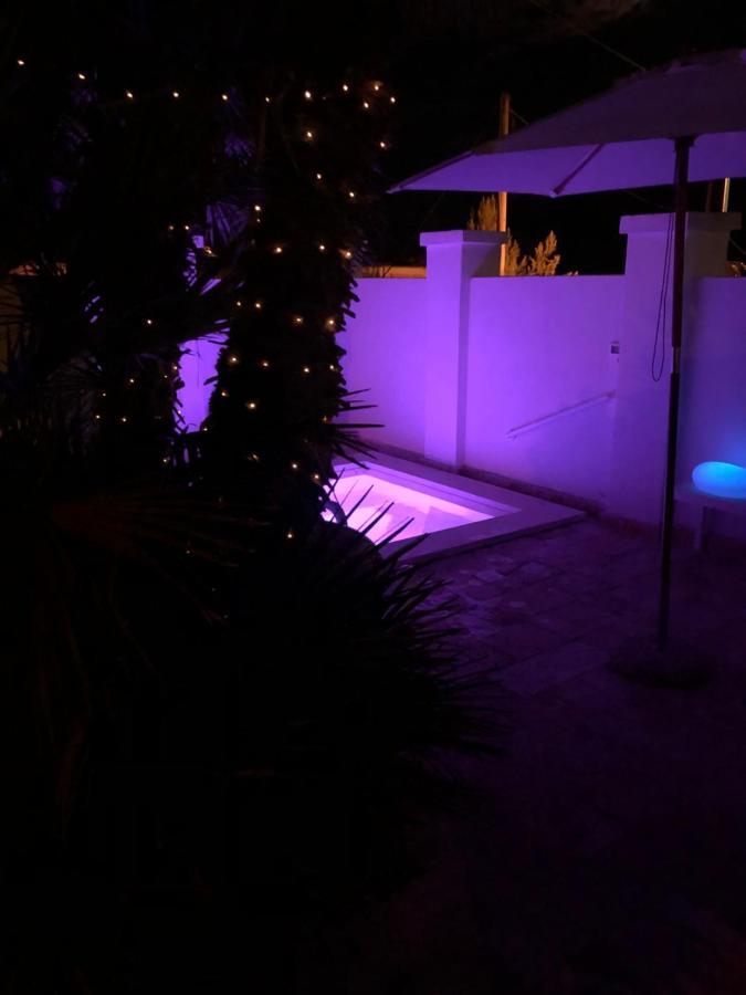 Le Due Pigne (Adults Only) Villa Taranto Bagian luar foto