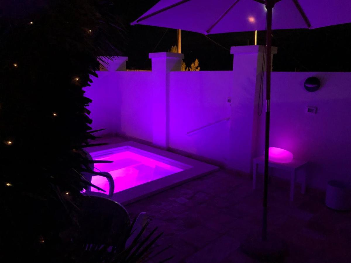 Le Due Pigne (Adults Only) Villa Taranto Bagian luar foto