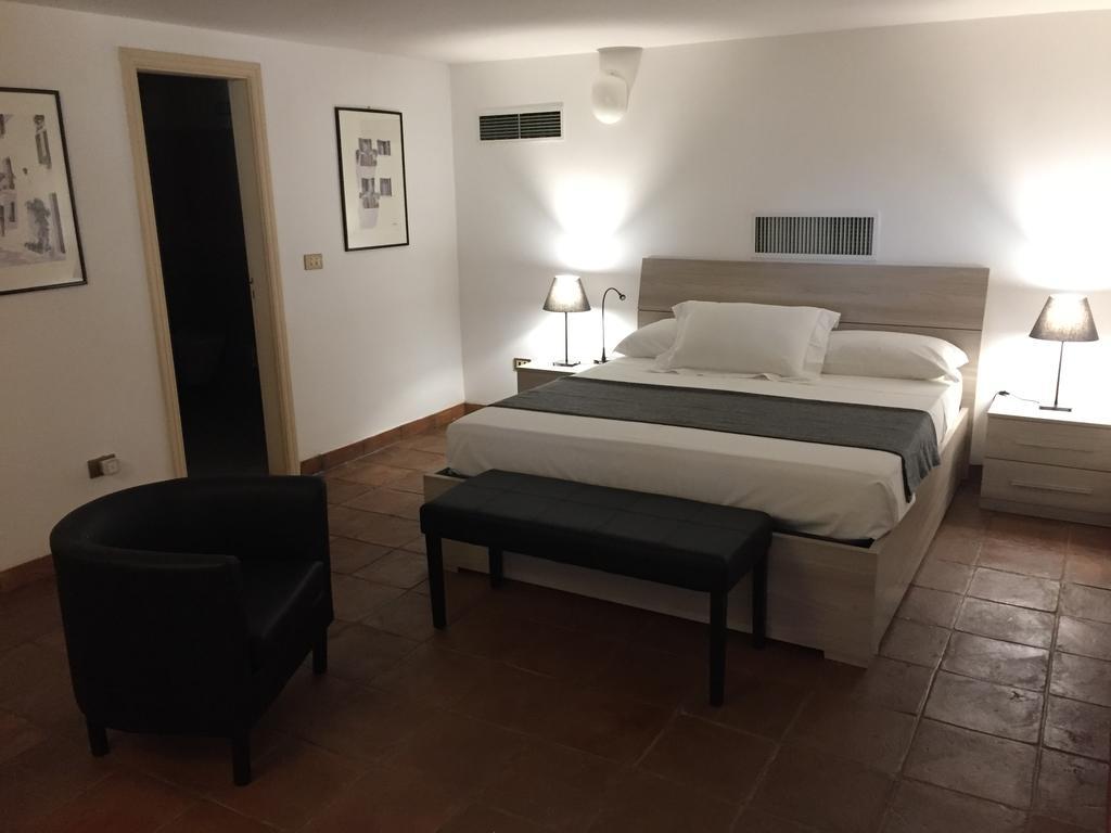 Le Due Pigne (Adults Only) Villa Taranto Bagian luar foto