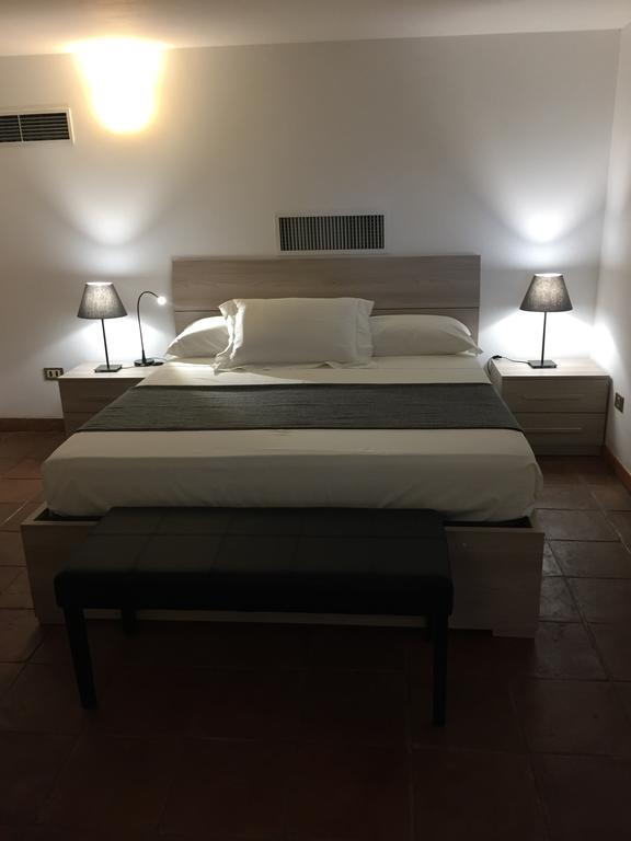 Le Due Pigne (Adults Only) Villa Taranto Bagian luar foto