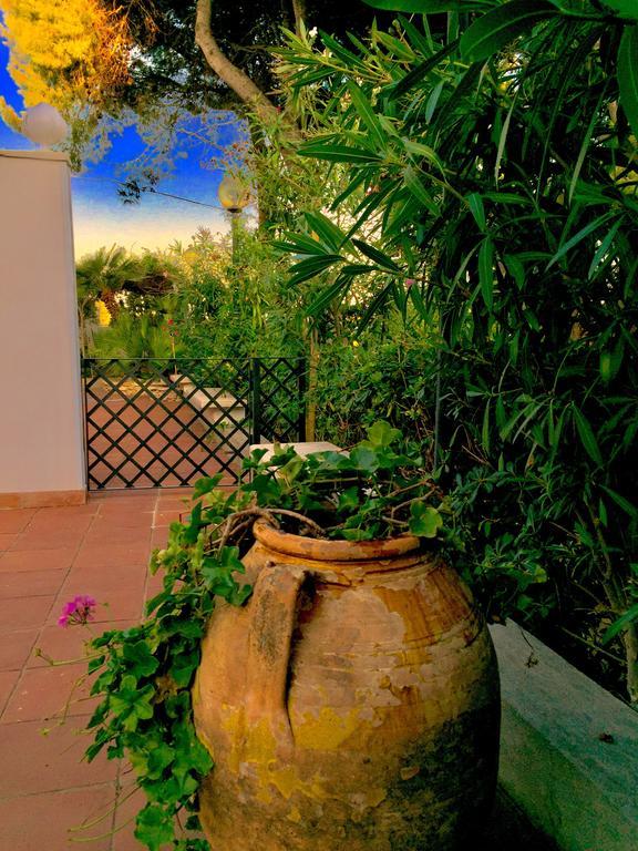 Le Due Pigne (Adults Only) Villa Taranto Bagian luar foto