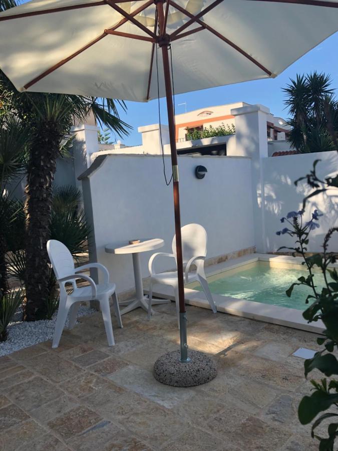 Le Due Pigne (Adults Only) Villa Taranto Bagian luar foto