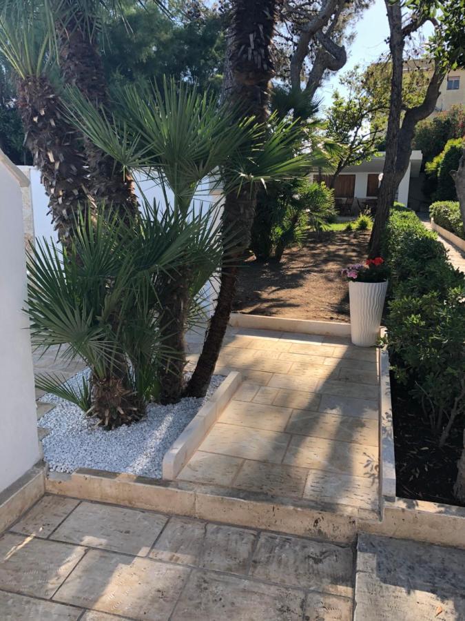 Le Due Pigne (Adults Only) Villa Taranto Bagian luar foto